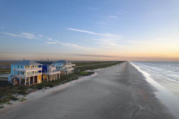 Steps from the beach - Gulf Views - 2 Decks - Image 2