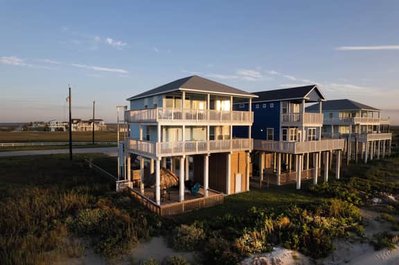Steps from the beach - Gulf Views - 2 Decks - Image 4